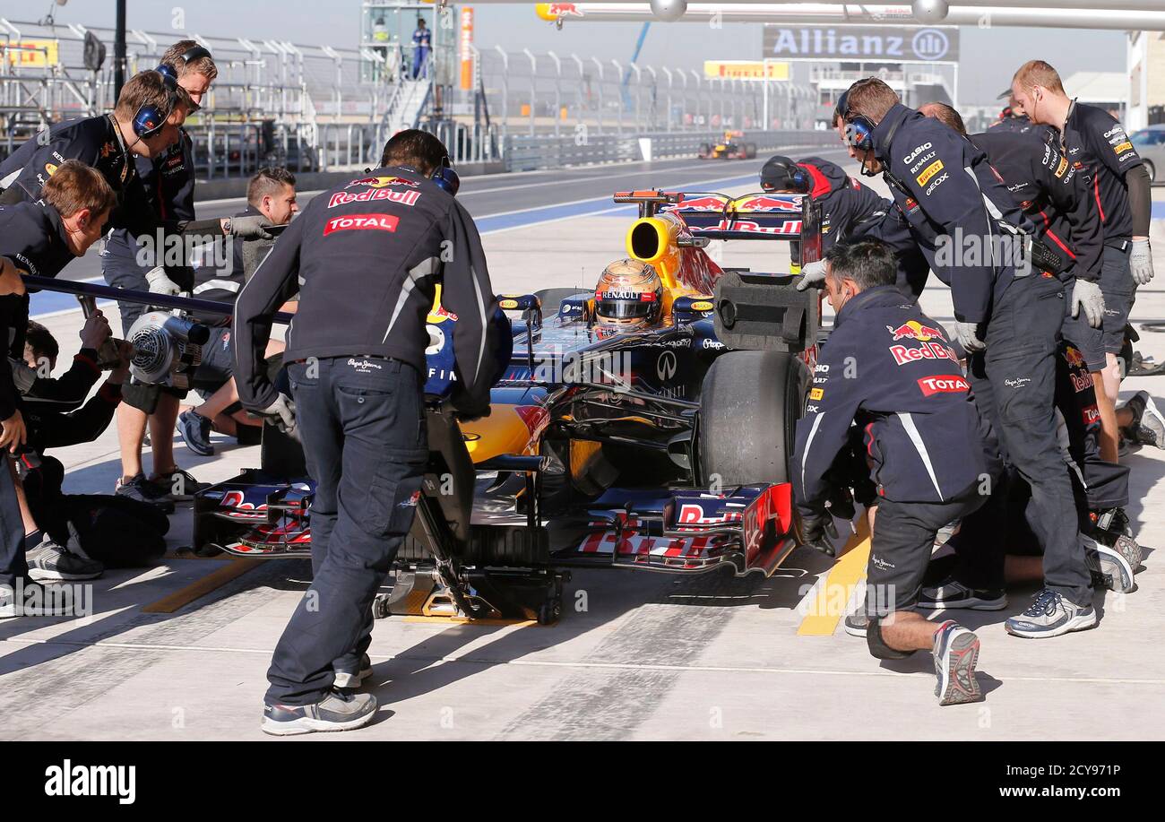 Pit crew red bull formula hi-res stock photography and images - Alamy