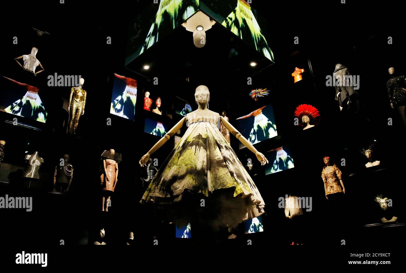 Alexander Mcqueen 1999 High Resolution Stock Photography and Images - Alamy