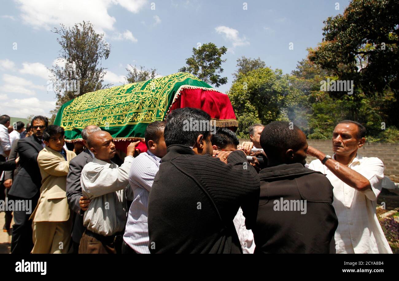 Relatives and friends carry the coffin of Kenyan journalist Ruhila Adatia Sood, who was killed in the Westgate shopping mall attack, during her funeral in Kenya's capital Nairobi September 26, 2013.  U.S., British and Israeli agencies are helping Kenya investigate the attack claimed by Somali Islamist militants on the Nairobi shopping mall that killed at least 72 people and destroyed part of the complex, officials said on Wednesday.     REUTERS/Thomas Mukoya (KENYA - Tags: CIVIL UNREST CRIME LAW) Stock Photo