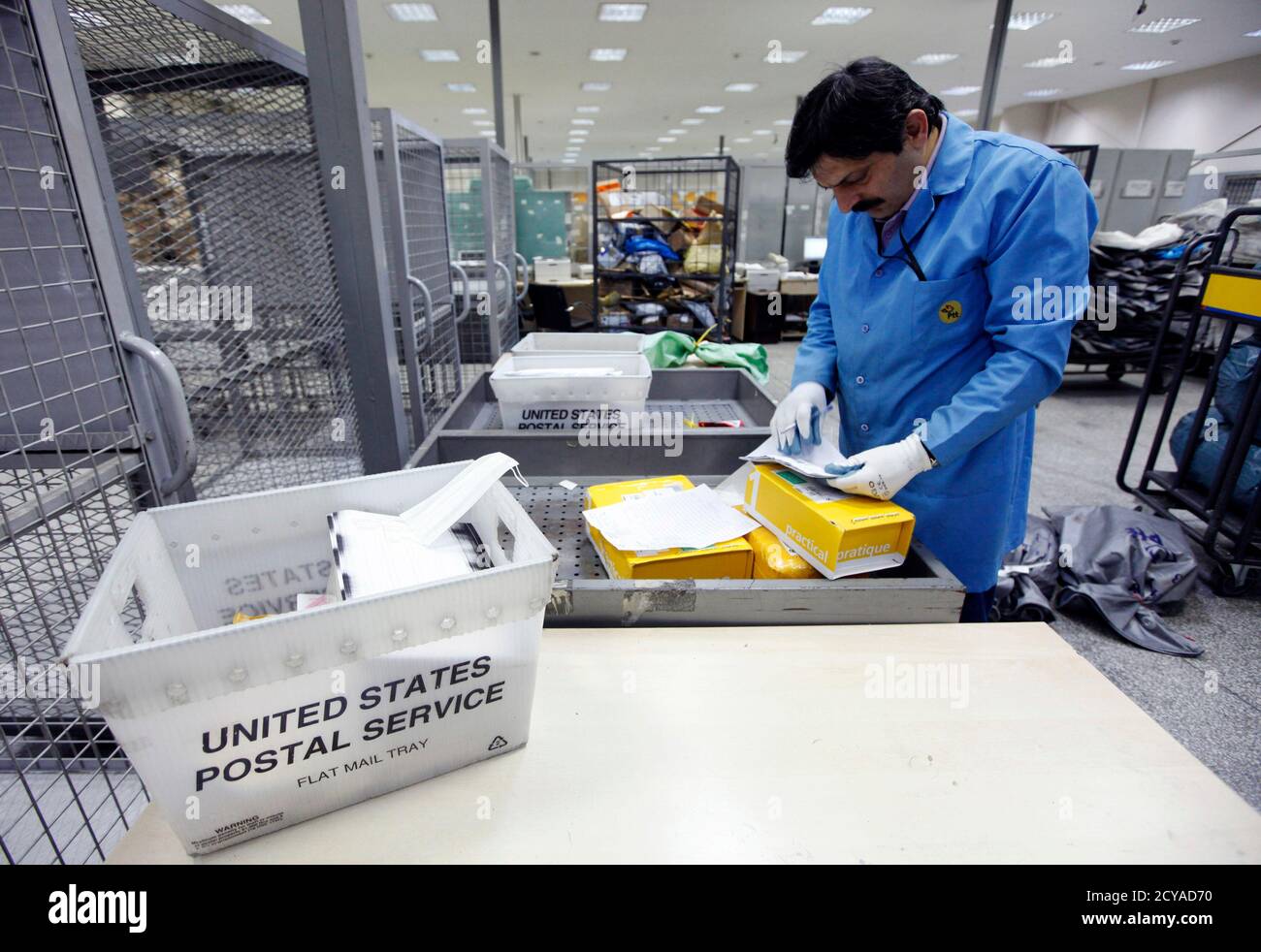 A Worker Sorts Packages In Turkish Post S Ptt Postal Logistic Centre At The Ataturk International Airport In Istanbul November 6 2010 Reuters Murad Sezer Turkey Tags Transport Stock Photo Alamy