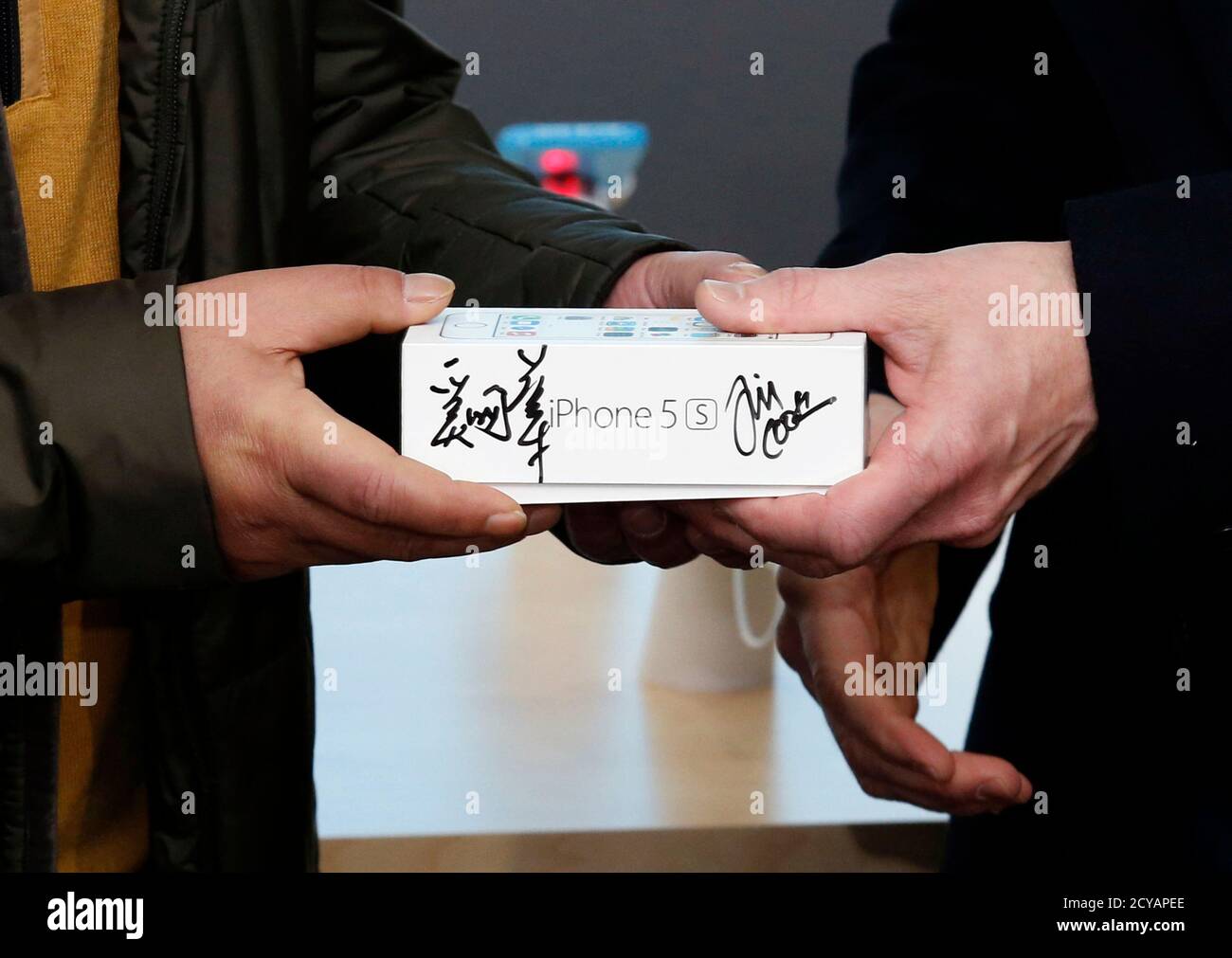 Iphone 5s Box High Resolution Stock Photography And Images Alamy