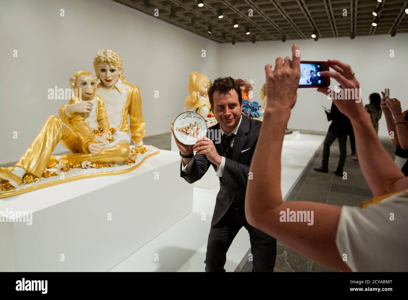 Michael jackson bubbles jeff koons hires stock photography and images