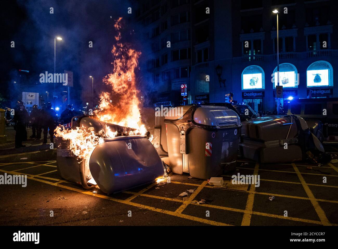 Barcelona, Spain. 01st Oct, 2020. A flaming barricade of garbage