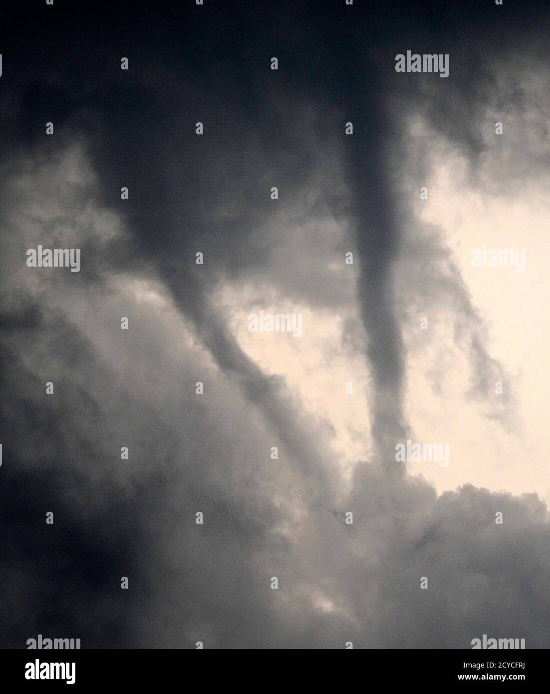 Зеленое торнадо. Торнадо небраска сша шторм тучи молнии. Вичита фоллс торнадо. This summer we ve had two tornadoes. Торнадо в сша.