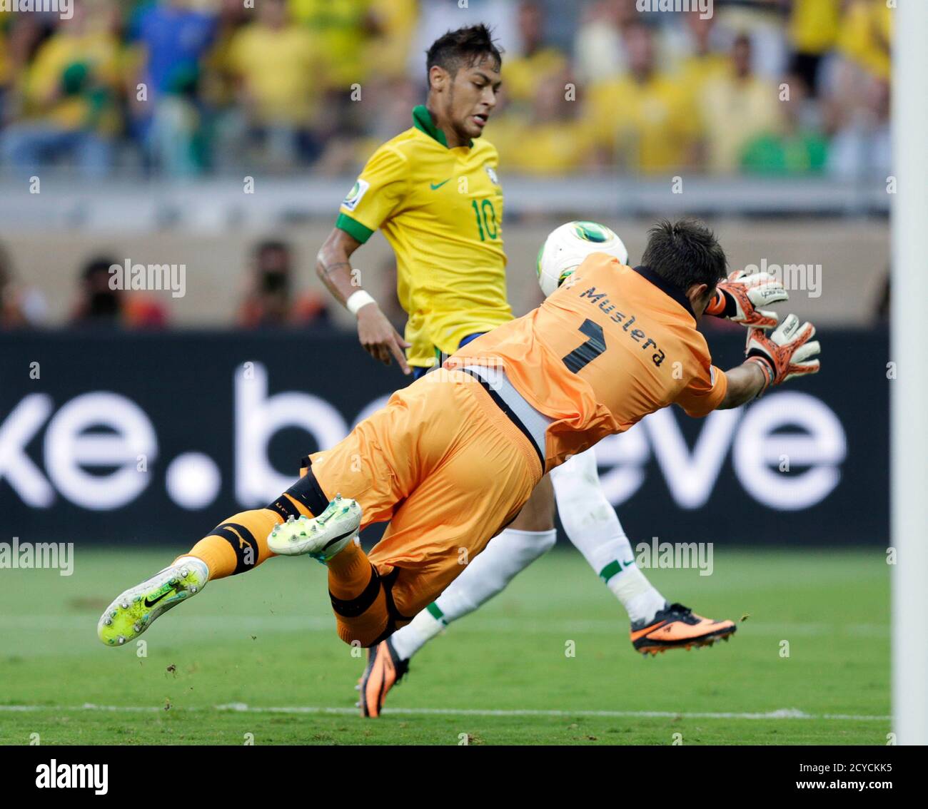 Brazil's Neymar fights for the ball with Uruguay's goalkeeper Fernando  Muslera during their Confederations Cup semi-final soccer match at the  Estadio Mineirao in Belo Horizonte June 26, 2013. REUTERS/Ricardo Moraes  (BRAZIL -