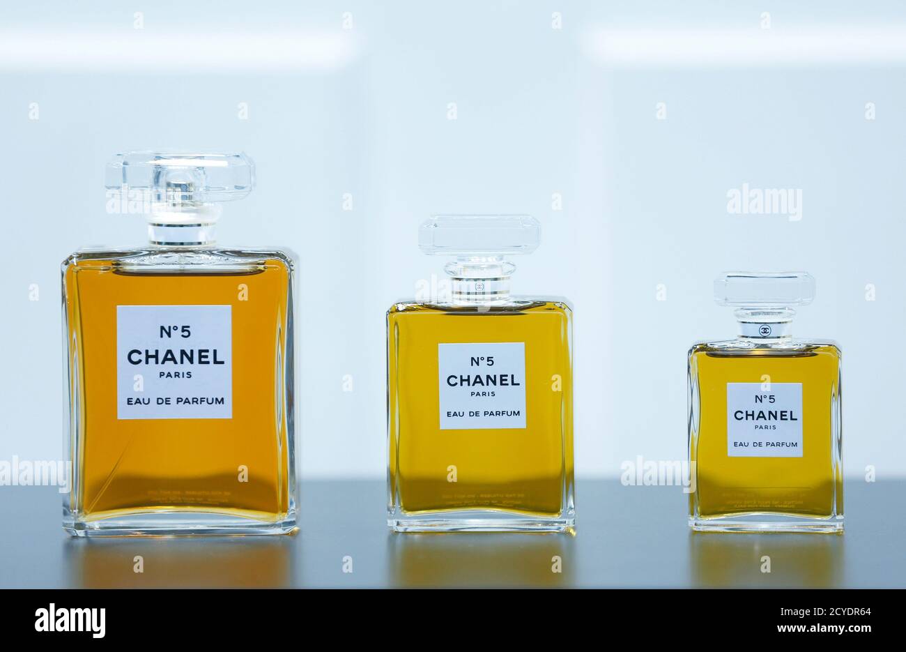 Bottles of Chanel Number 5 perfume are displayed in a store window in  Strasbourg during the first day of winter sales in France, January 7, 2015.  REUTERS/Vincent Kessler (FRANCE - Tags: BUSINESS