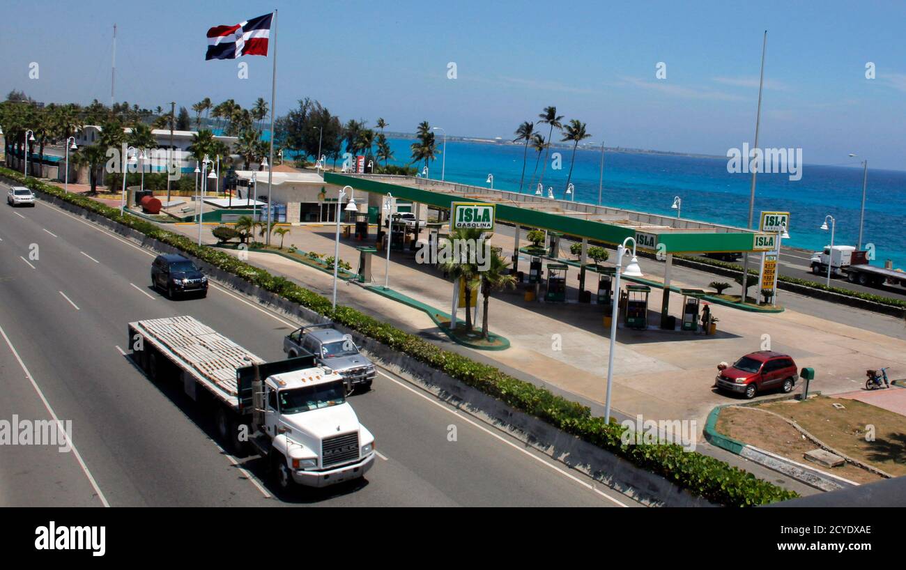 Petrol stations e hires stock photography and images Alamy