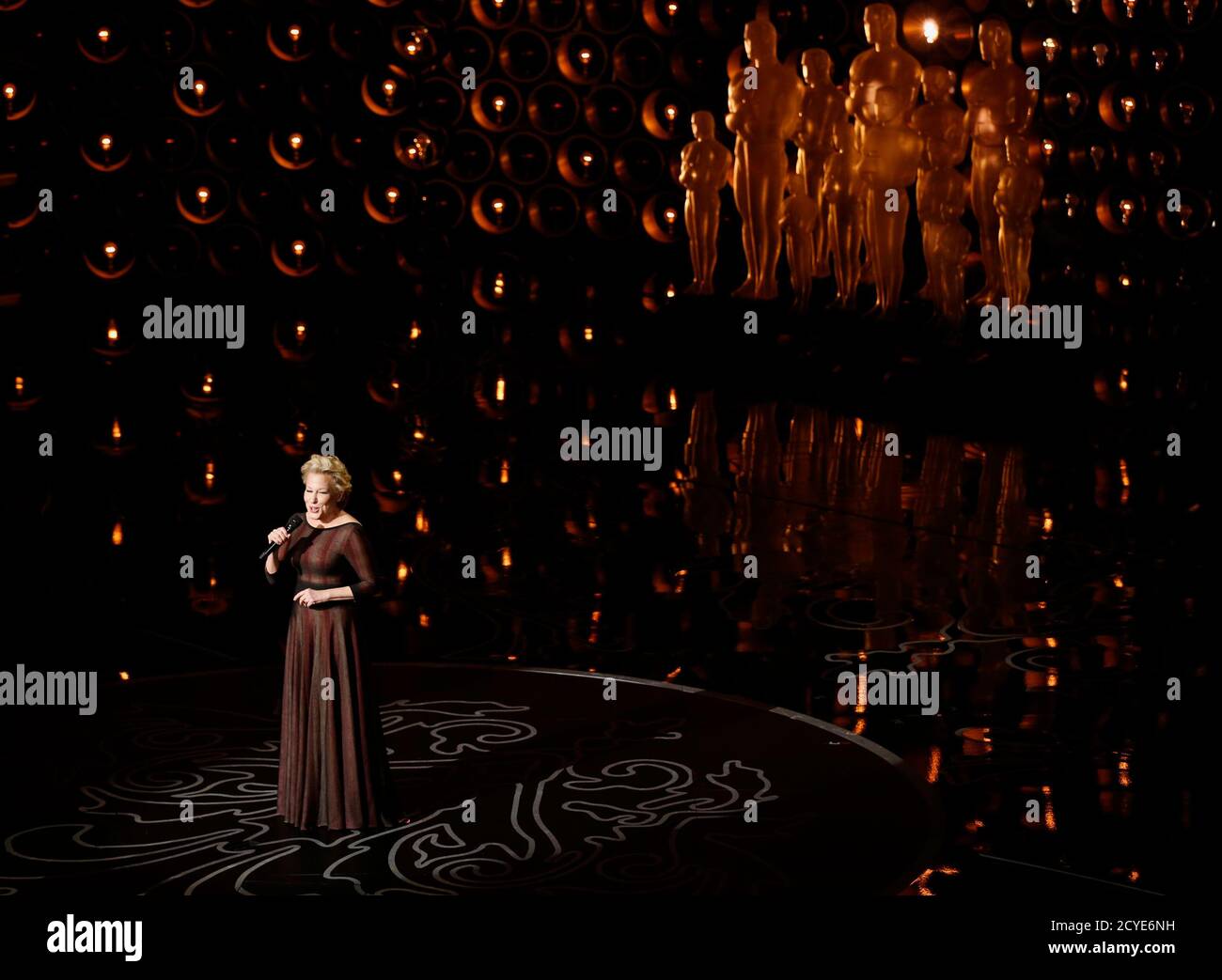 Bette Midler Sings Wind Beneath My Wings At The 86th Academy Awards In Hollywood California March 2 2014 Reuters Lucy Nicholson United States Tags Entertainment Stock Photo Alamy