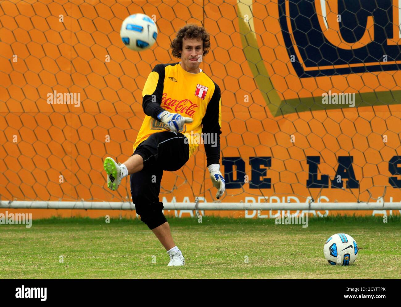 Salomon Libman goalkeeper of Peru's national soccer team attends a practice  session ahead of the Copa America championship, in Lima June 23, 2011.  REUTERS/Pilar Olivares(PERU - Tags: SPORT SOCCER Stock Photo - Alamy
