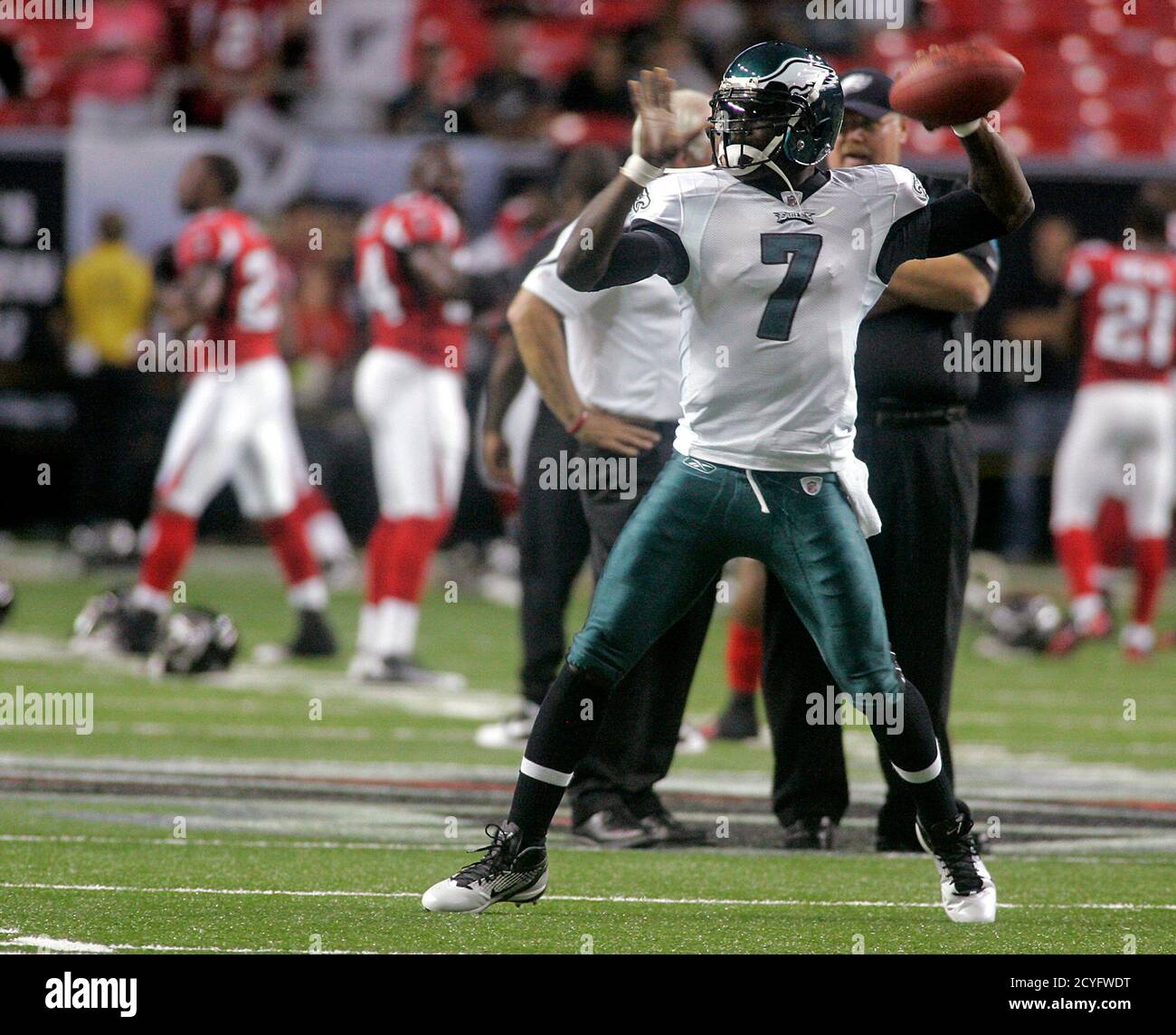 Michael vick 2011 hi-res stock photography and images - Alamy