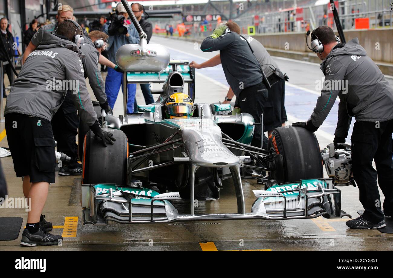Mercedes Pit Crew Lewis Hamilton High Resolution Stock Photography And Images Alamy