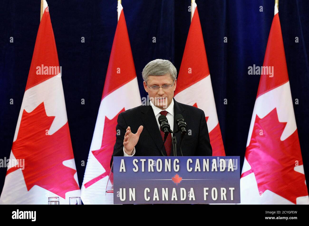 Canada's Prime Minister Stephen Harper speaks during a news conference on Parliament Hill in Ottawa December 7, 2012. Harper voiced confidence on Friday that Canada would still attract the investment it needs despite new curbs he has imposed on state-owned enterprises seeking to acquire majority stakes in oil sands businesses. REUTERS/Chris Wattie (CANADA - Tags: POLITICS BUSINESS) Stock Photo