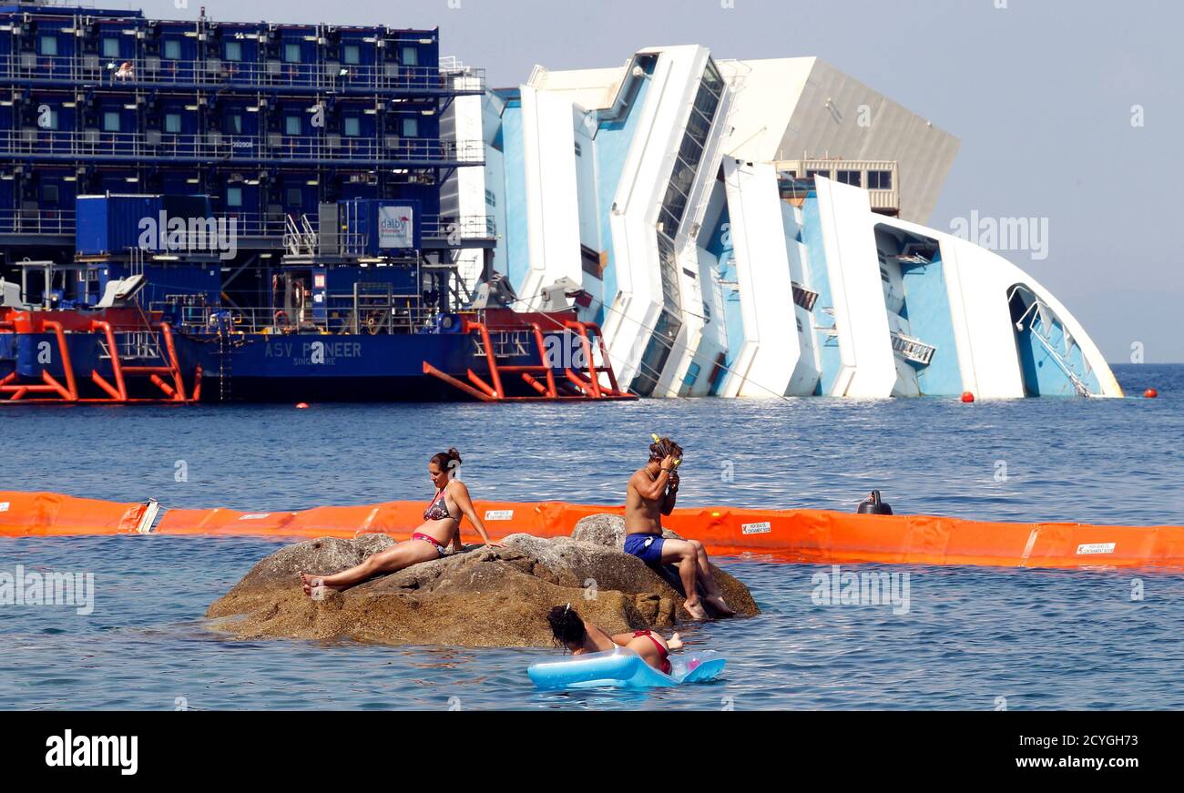 Woman In Front Cruise Ship High Resolution Stock Photography And Images Alamy