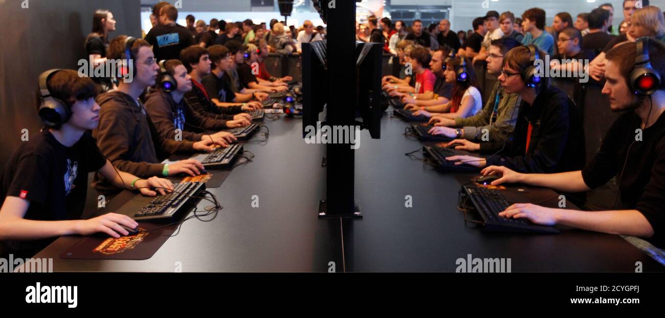 Visitors Play World Warcraft Exhibition High Resolution Stock Photography And Images Alamy