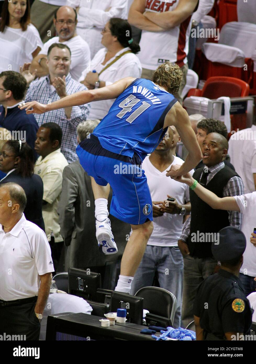 Dallas Mavericks Court High Resolution Stock Photography And Images Alamy