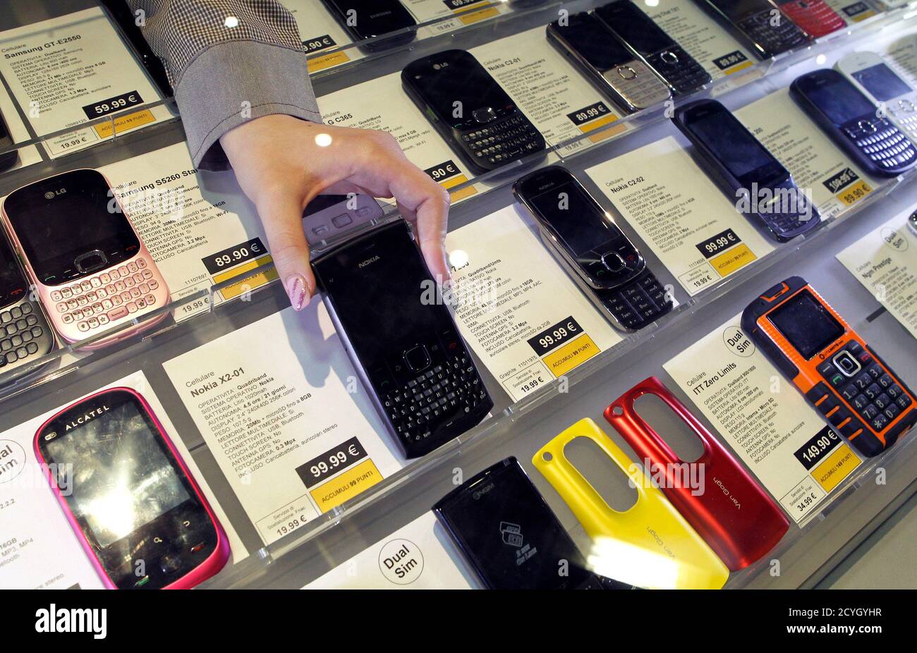 https www alamy com an employee takes a nokia mobile phone at a shop in downtown milan april 12 2012 koreas samsung electronics co ltd ended nokia oyjs 14 year leadership of the global cellphone market in the first quarter of the year outselling the struggling finnish handset maker for the first time ever according to a reuters poll of analysts nokia became the worlds largest cellphone maker 1998 when it overtook motorola at a time when samsung had just entered the industry and it controlled around 40 percent of the market for years before apple incs iphone was unveiled in 2007 launching the smartph image378386339 html
