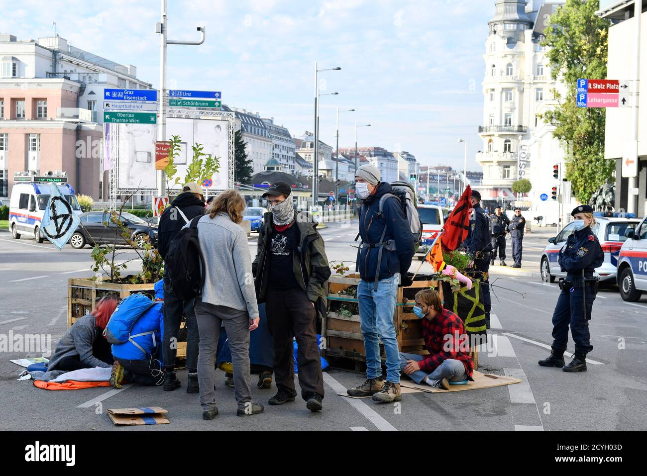 Vienna, Austria. 2nd Oct, 2020. After several disruptions in the city, the activists of the "Extinction Rebellion" blocked another street: Operngasse in the center of Vienna has been closed since last night. Credit: Franz Perc/Alamy Live News Stock Photo