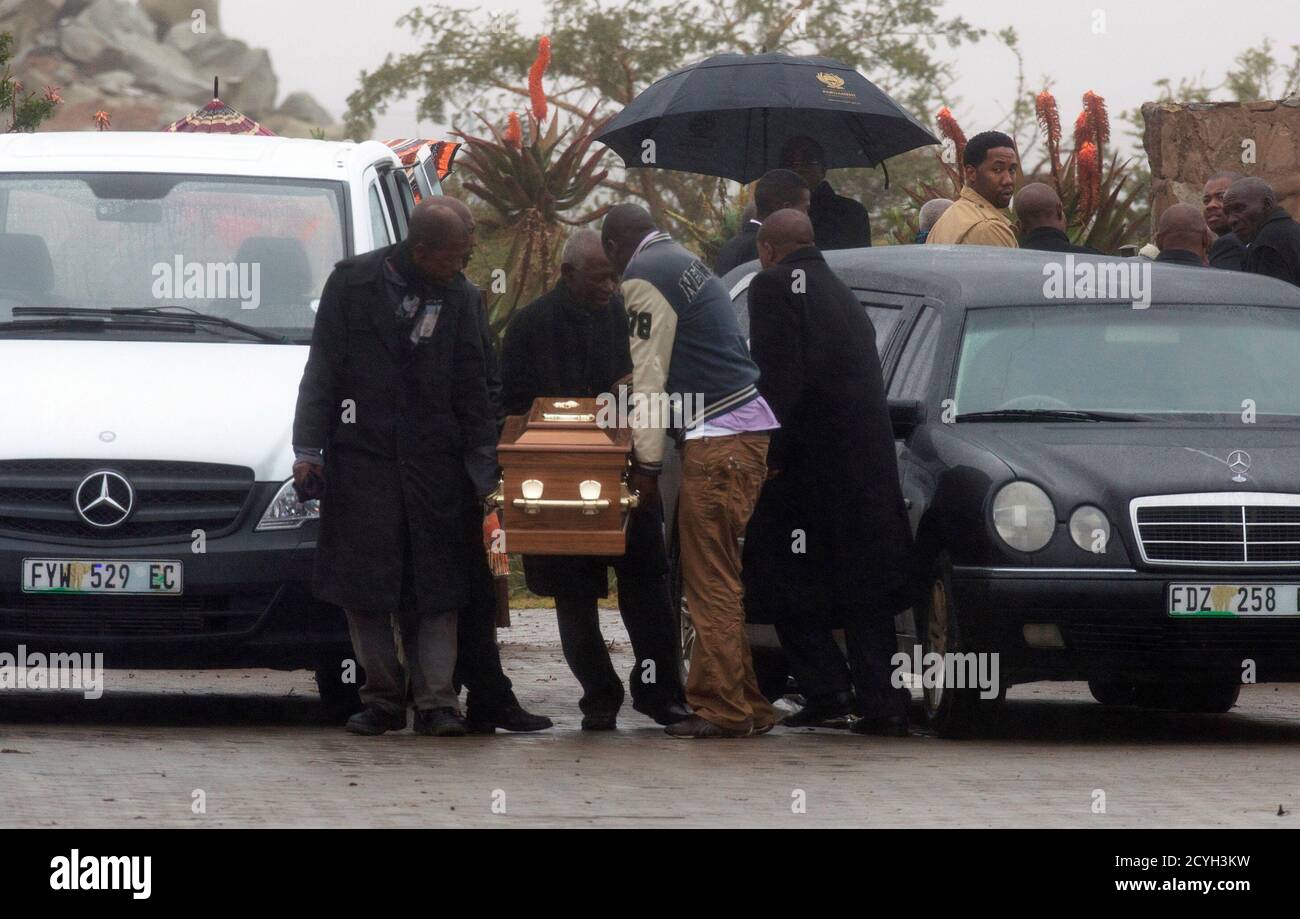 Men carry a coffin belonging to of one of three of the ailing former South African President Nelson Mandela's children, during a funeral in Qunu, the home of Nelson Mandela in the Eastern Cape July 4, 2013.  REUTERS/Siegfried Modola (SOUTH AFRICA - Tags: POLITICS OBITUARY) Stock Photo