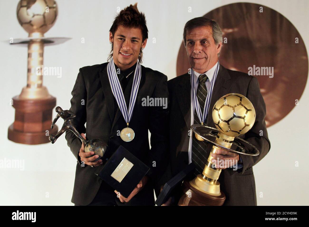 Uruguay S National Soccer Team Head Coach Oscar Washington Tabarez R And Brazil S Neymar Pose For The Media After Winning The 2011 South American Coach Of The Year And Player Of The Year