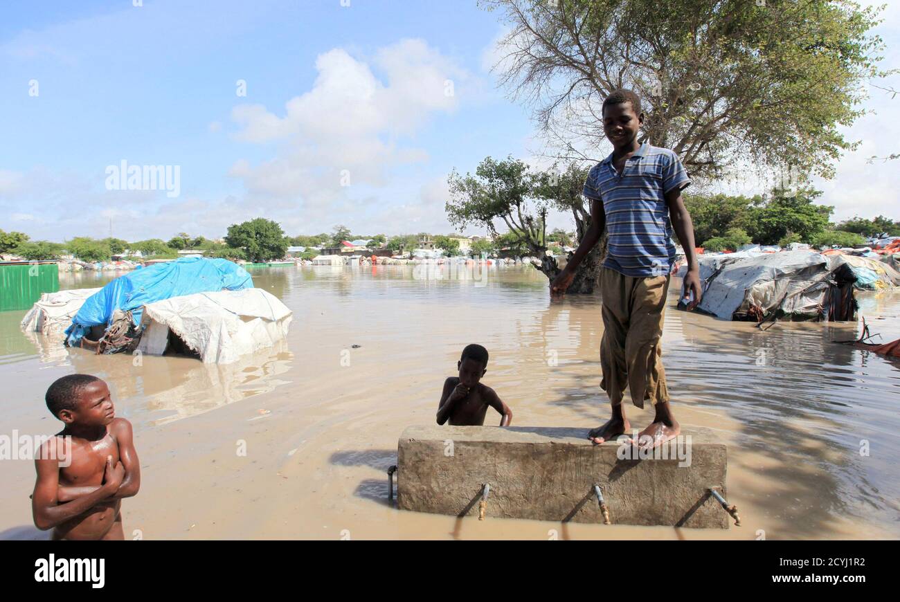 Boys in mogadishu somalia play hi-res stock photography and images - Alamy