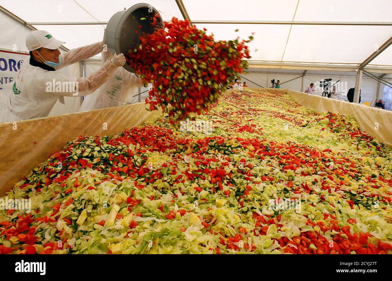 Volunteers Add Vegetables To Create The World S Biggest Vegetable Salad During A Guinness World Record Attempt