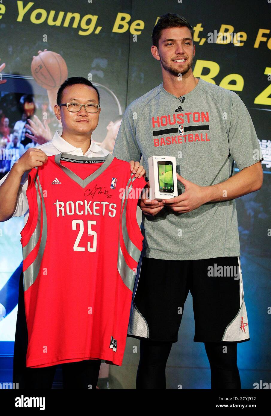 Houston rockets jersey hi-res stock photography and images - Alamy