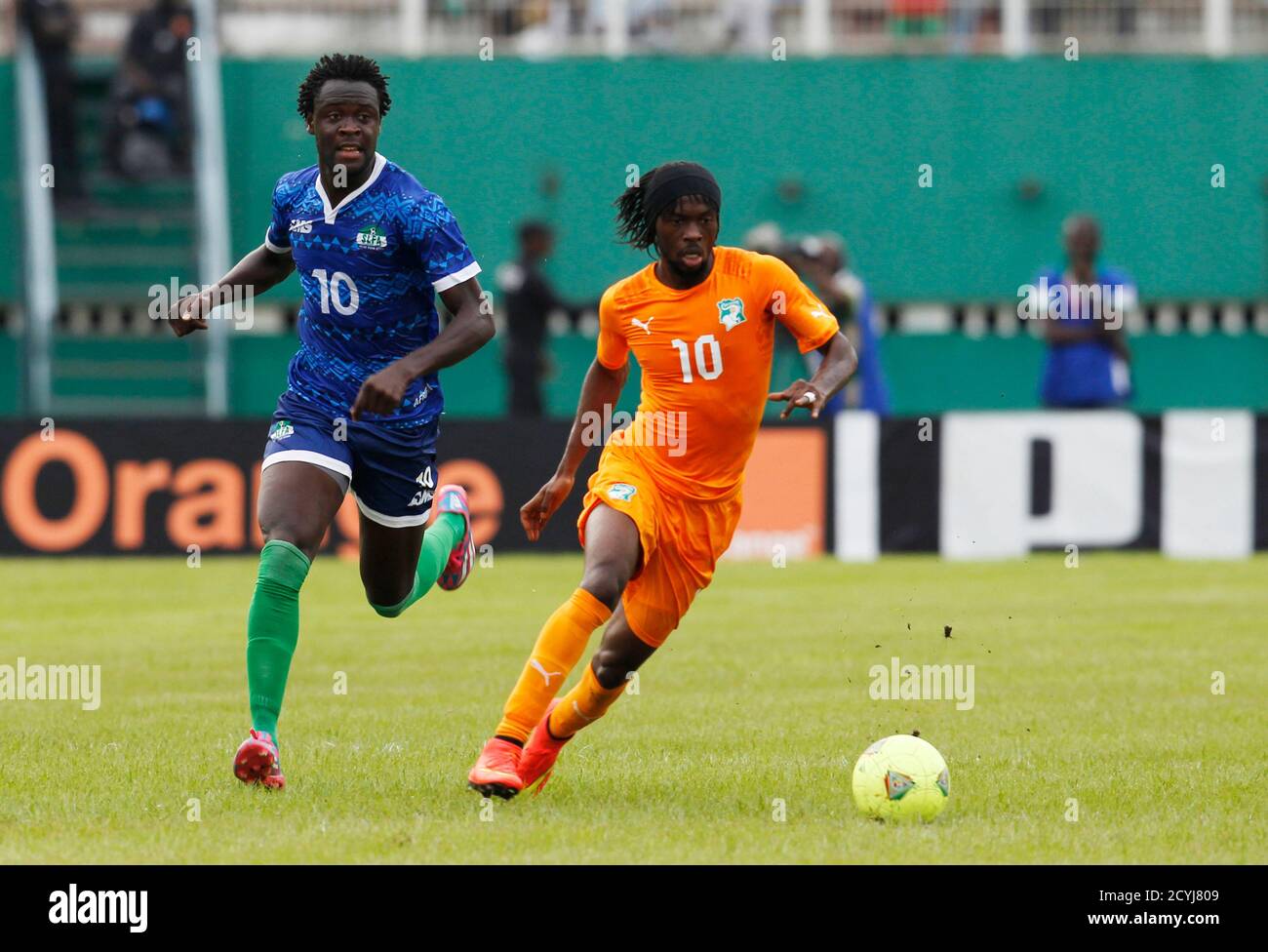 Sierra Leone S Kei Kamara L Fights For The Ball With With Ivory Coast S Yao Kouassi Gervais R During Their 2015 African Nations Cup Qualifying Soccer Match At The Felix Houphouet Boigny Stadium