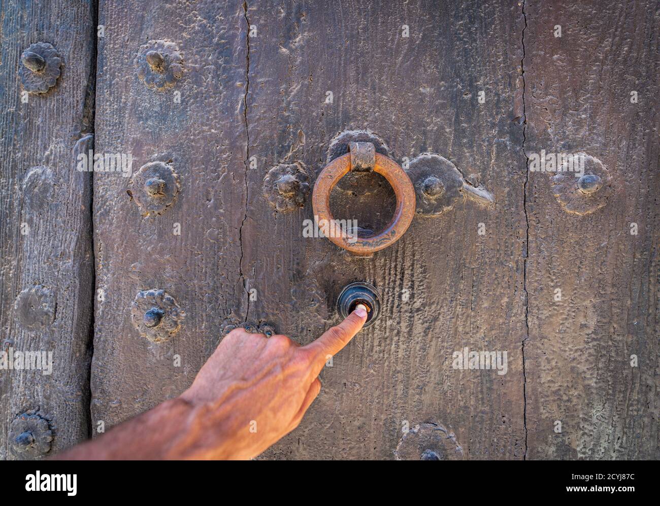 Door Metal Ringing String Ringing the vintage wooden door with doorknocker Stock Photo - Alamy