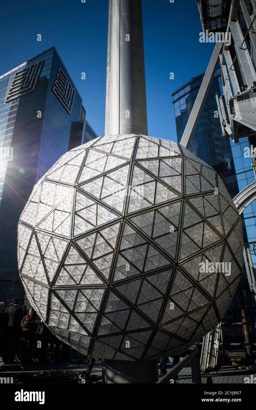 Some Of The 2 Sparkling Crystal Triangles Are Seen On The Times Square New Year S Eve Ball In Times Square New York December 27 14 The Crystals Designed And Crafted By Waterford