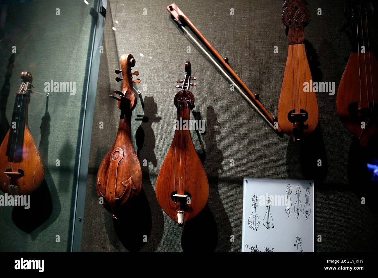 Greece stringed instrument hires stock photography and images Alamy
