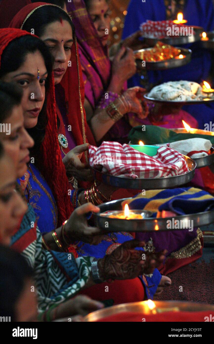 Women Pray During The Hindu Festival Of Karva Chauth Inside A Temple At Noida In The Northern Indian State Of Uttar Pradesh October 26 2010 Married Hindu Women Observe A One Day Fast On this day women do fast, pray for her husband's long life and progress. alamy