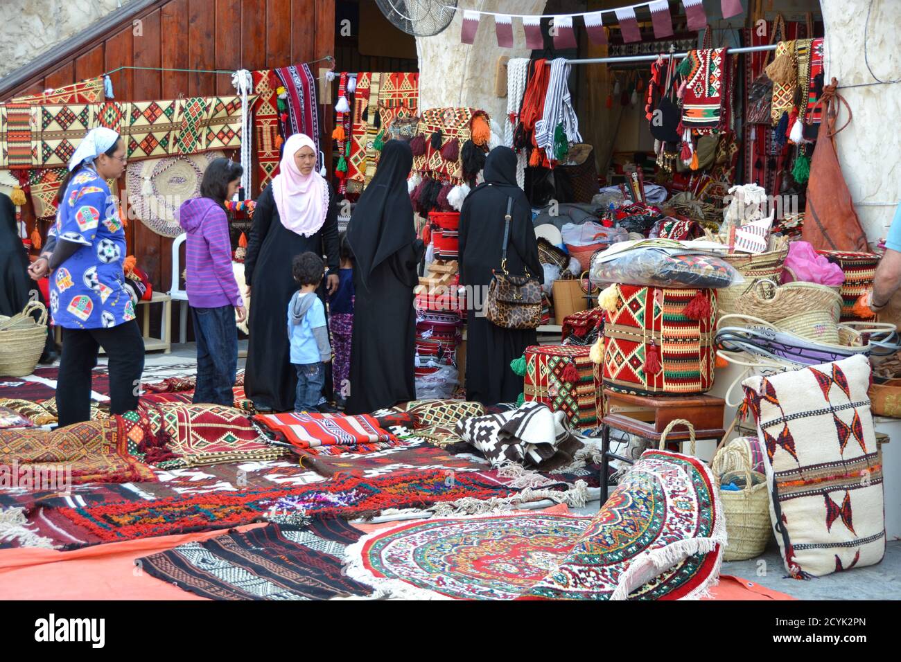 Textiles arab qatar hires stock photography and images Alamy