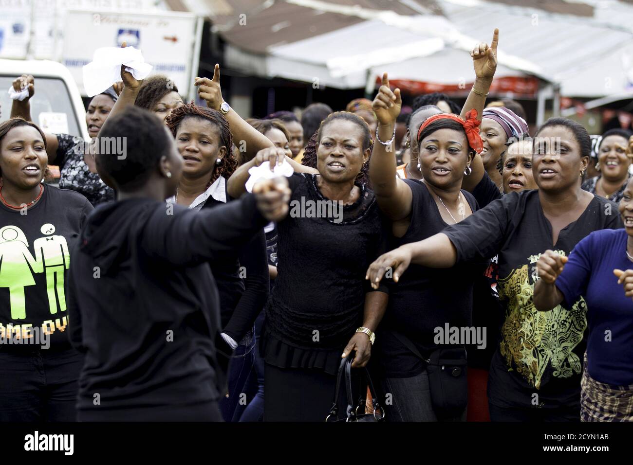 Women from communities in Rivers state protest against irregularities in voting in the weekend's election, at Port Harcourt March 30, 2015. The head of Nigeria's election commission admitted on Sunday he was concerned about allegations of irregularities in voting in this weekend's election in southern, oil producing Rivers state, where hundreds of opposition supporters have been protesting.   REUTERS/Afolabi Sotunde Stock Photo