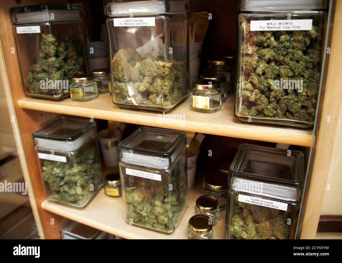 Marijuana shop usa hires stock photography and images Alamy