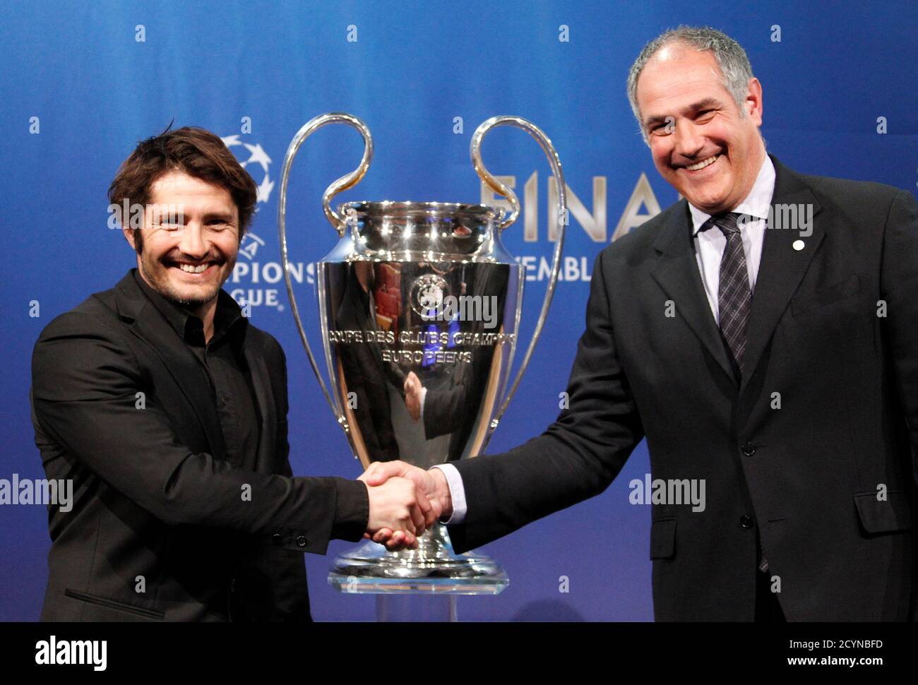 FC Bayern Munich former player Bixente Lizarazu (L) shakes hand with FC Barcelona Director of Professional Football Andoni Zubizarreta after the draw for the Champions League semi-finals matches at the UEFA headquarters in Nyon, April 12, 2013. REUTERS/Denis Balibouse (SWITZERLAND - Tags: SPORT SOCCER) Stock Photo
