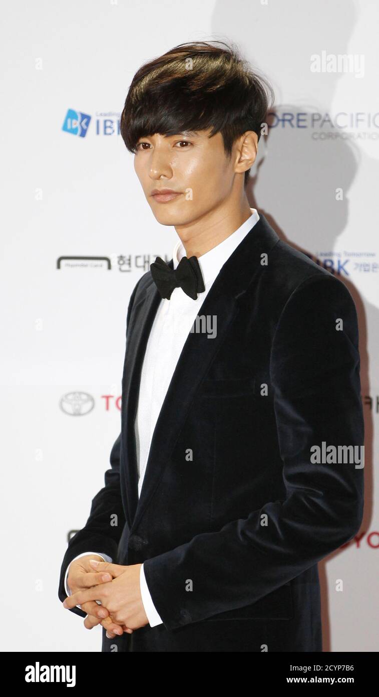 South Korean actor Won Bin poses before the 48th Daejong (Grand Bell) Film Awards in Seoul October 17, 2011.   REUTERS/Jo Yong-Hak  (SOUTH KOREA - Tags: ENTERTAINMENT) Stock Photo