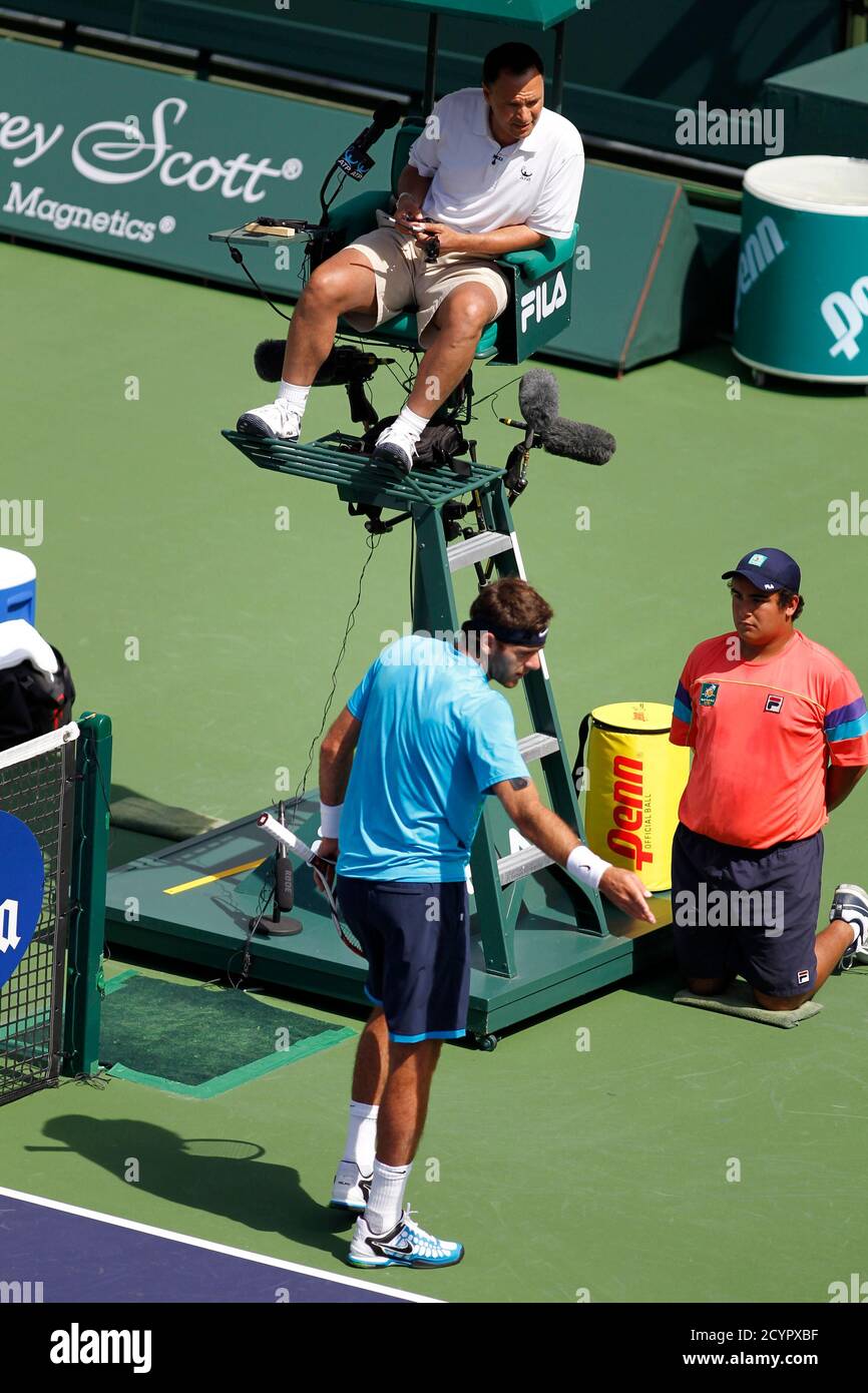 Umpire in chair hires stock photography and images Alamy