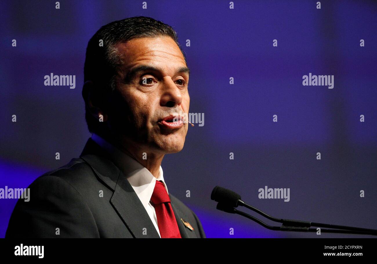 Antonio R. Villaraigosa, mayor of Los Angeles, speaks during the Skybridge Alternatives (SALT) Conference in Las Vegas, Nevada May 9, 2012. SALT brings together public policy officials, capital allocators, and hedge fund managers to discuss financial markets. REUTERS/Steve Marcus (UNITED STATES - Tags: BUSINESS POLITICS) Stock Photo