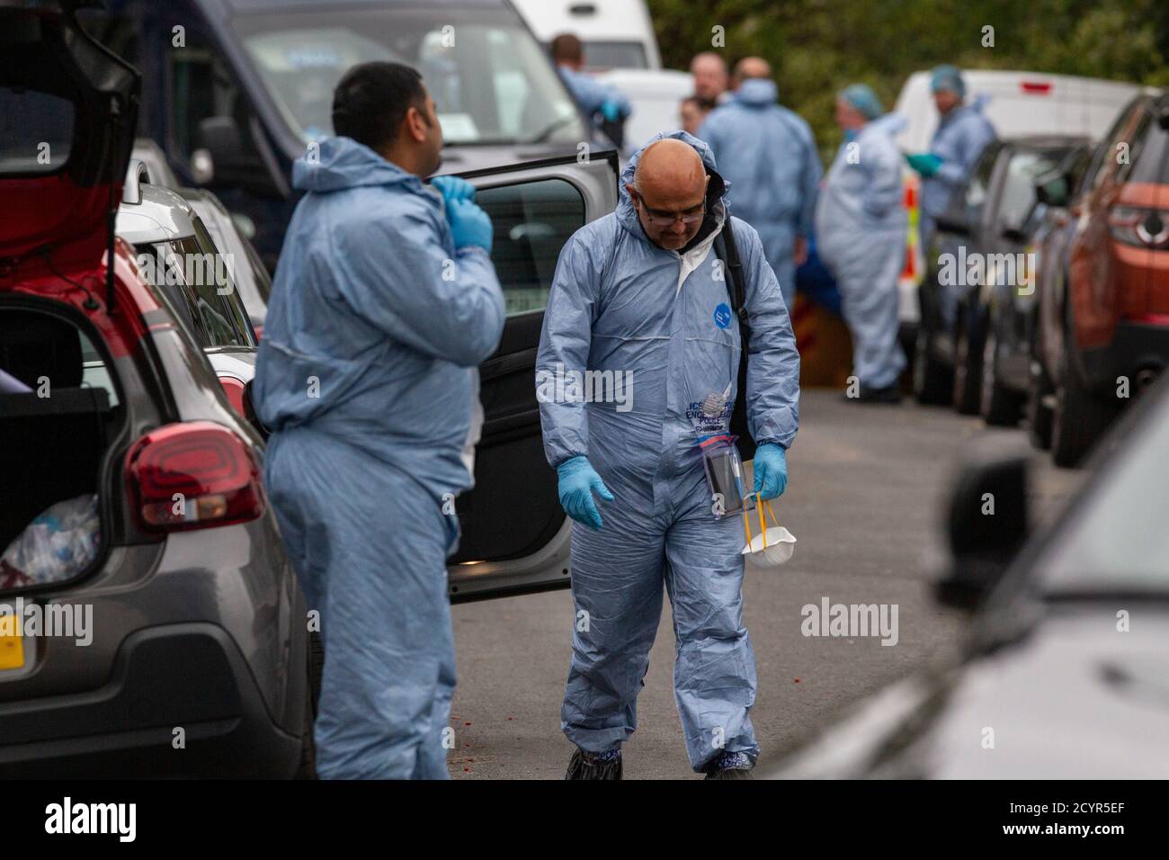 Metropolitan Police officers and Forensic officers outside the address of 23-year-old Louis De Zoysa, Norbury, South London, England, UK Stock Photo