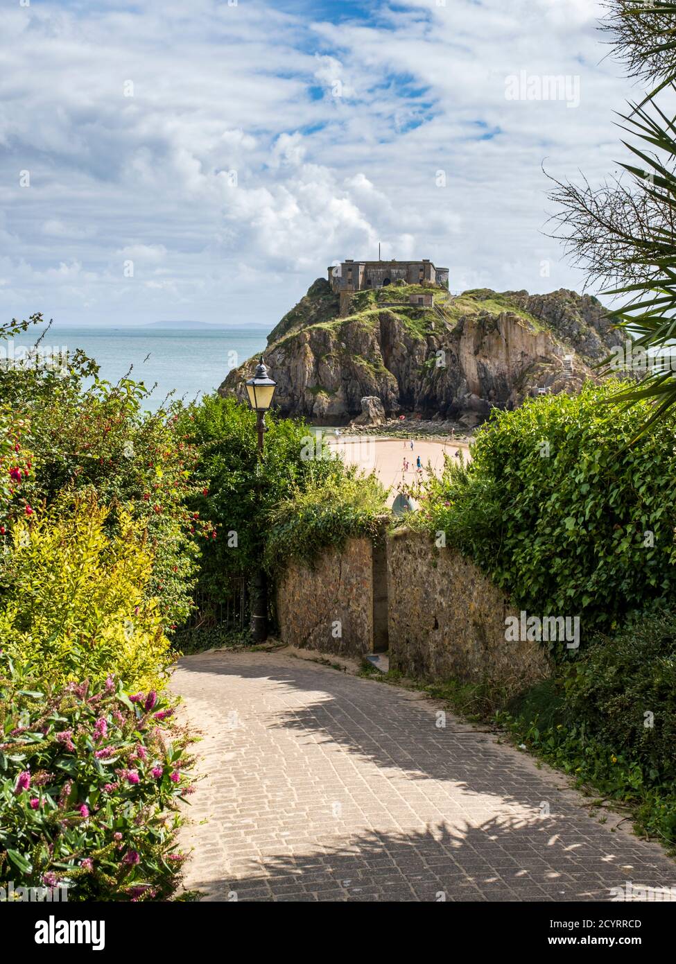 Path down to Castle Beach with St Catherine's Island in the distance, Tenby, Pembrokeshire Coast National Park,  Pembrokeshire, Wales Stock Photo