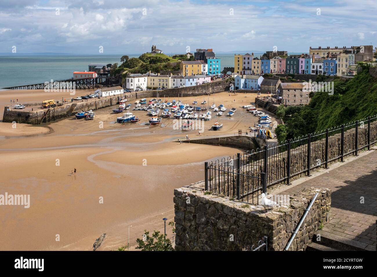 Colourful houses overlook the harbour and North beach at low tide, Tenby, Pembrokeshire Coast National Park, Pembrokeshire, Wales Stock Photo
