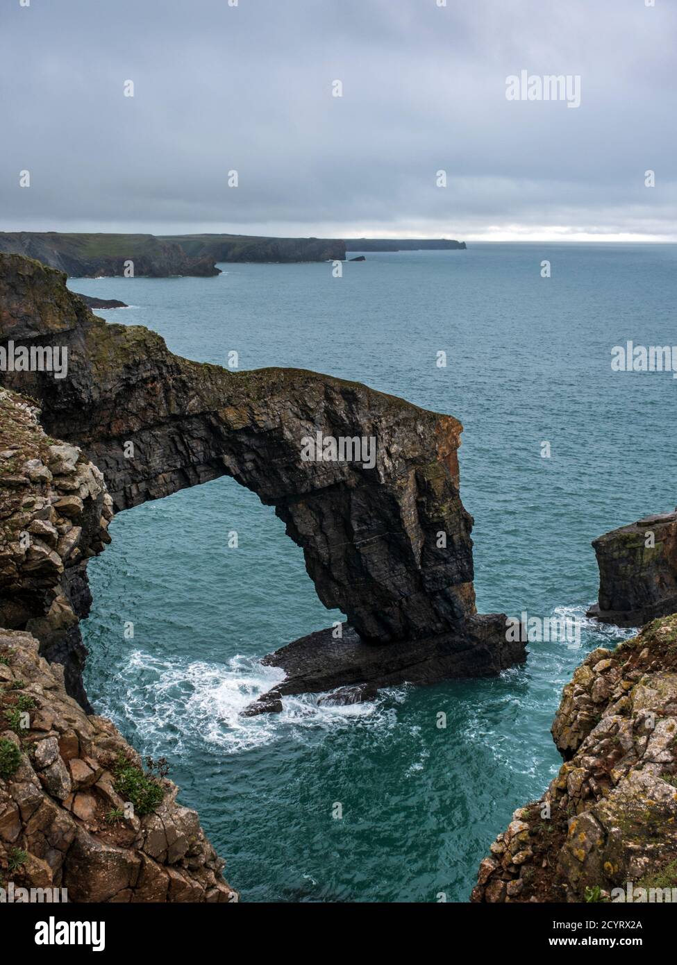 Green Bridge of Wales, Pembrokeshire Coast National Park,  Pembrokeshire, Wales. Stock Photo