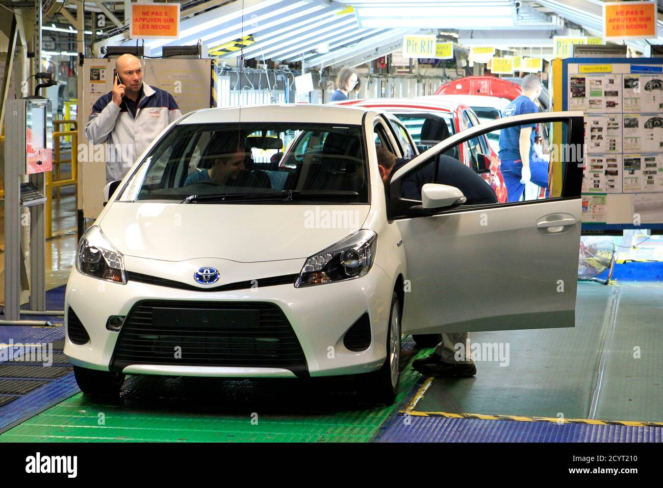 Toyota Yaris Hybrid High Resolution Stock Photography And Images Alamy