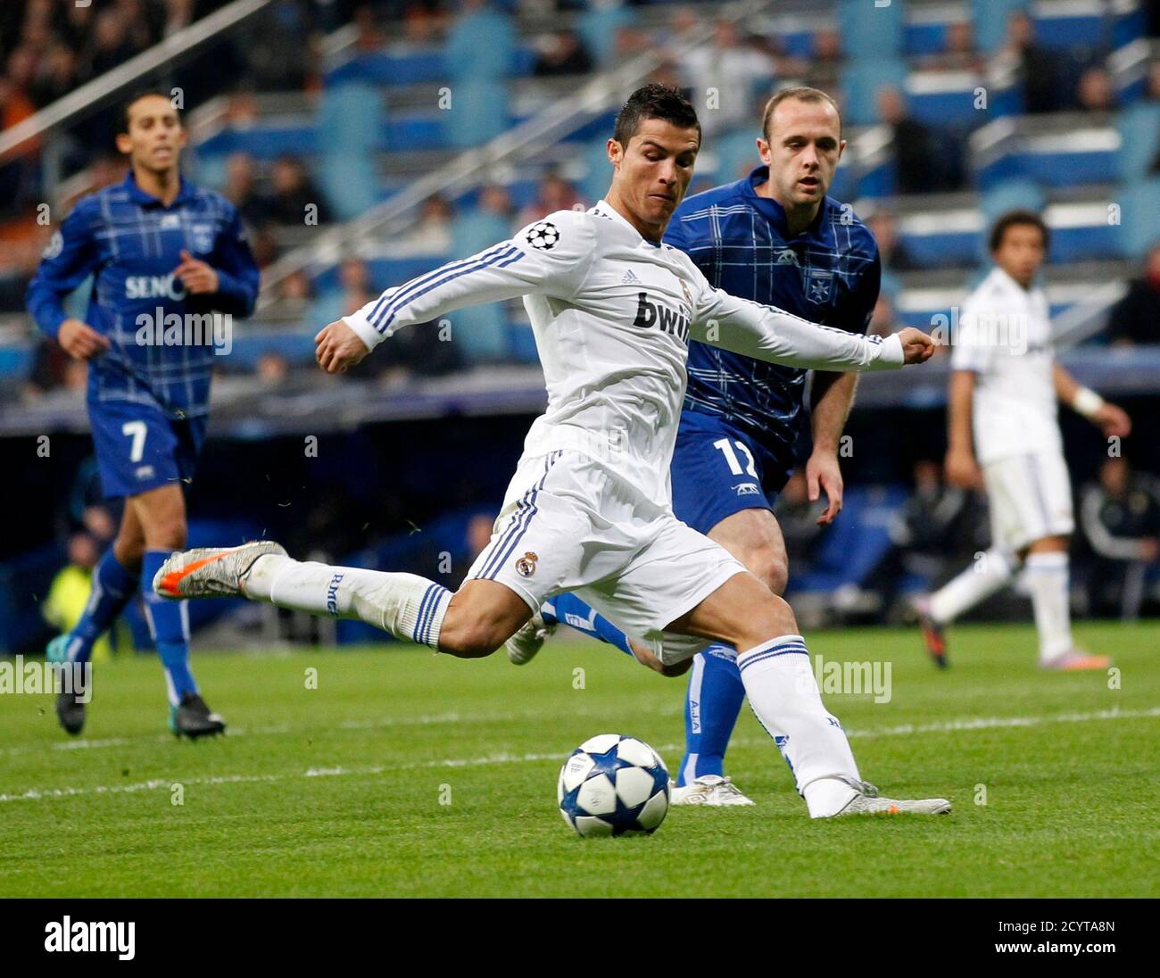 Ronaldo Real Madrid Kicks Ball Hi res Stock Photography And Images Alamy ronaldo-real-madrid-kicks-ball-hi-res-stock-photography-and-images-alamy