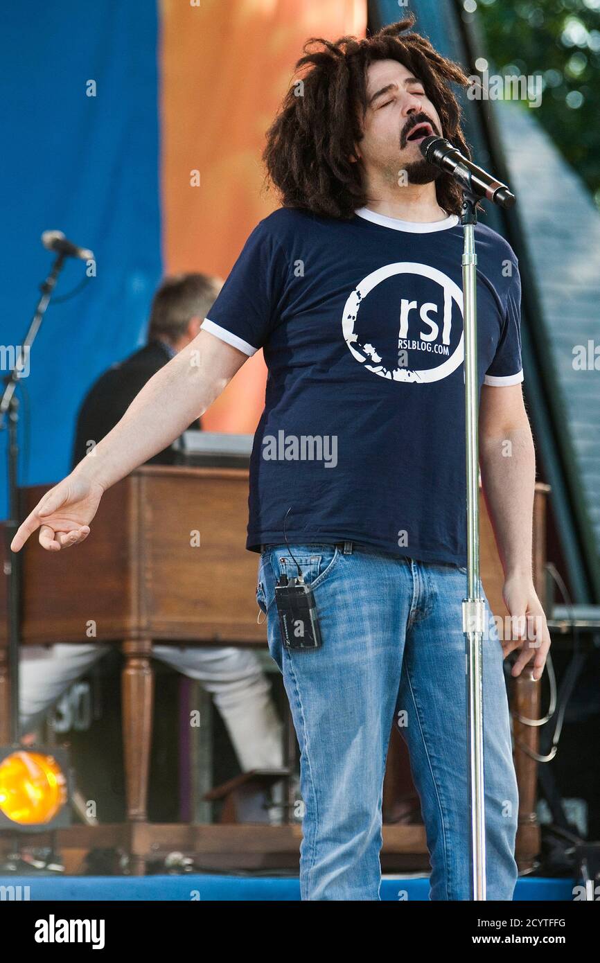 Adam Duritz, Lead Singer For Counting Crows, Performs On Abc's "Good  Morning America" In New York's Central Park, June 8, 2012. Reuters/Keith  Bedford (United States - Tags: Entertainment Stock Photo - Alamy