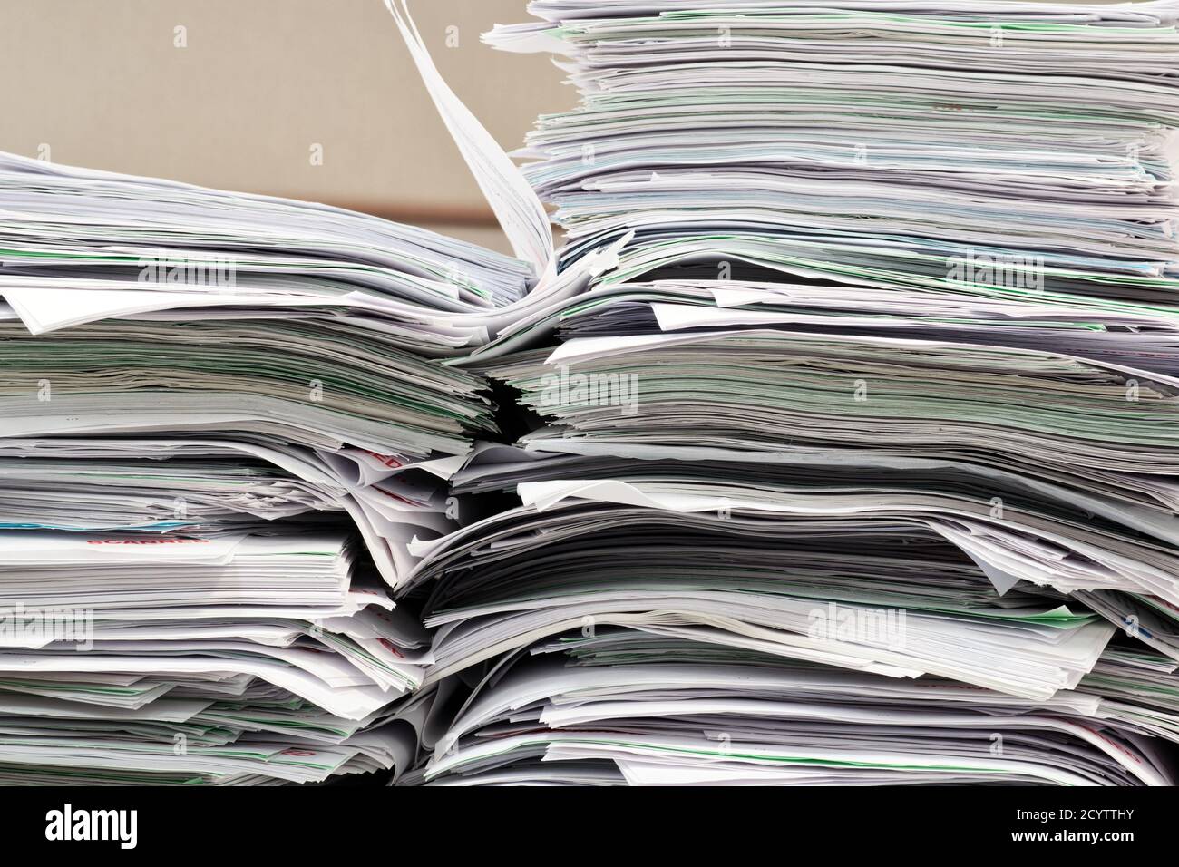 Disorganized office hi-res stock photography and images - Alamy