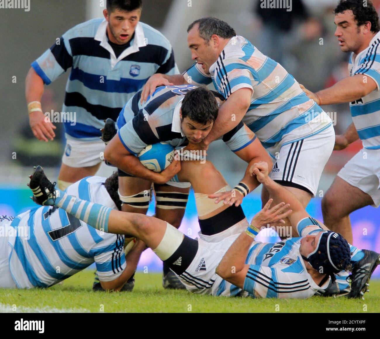 Rodrigo Roncero (2nd R) of Argentina's Los Pumas grabs Damien Chouly (C) of  France's Barbarians during their friendly rugby match in Buenos Aires June  4, 2011. REUTERS/Enrique Marcarian(ARGENTINA - Tags: SPORT RUGBY