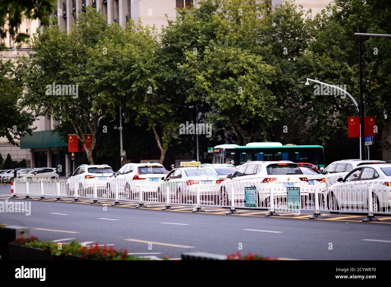 Car rush hours city street. Cars on road in traffic jam Stock Photo - Alamy