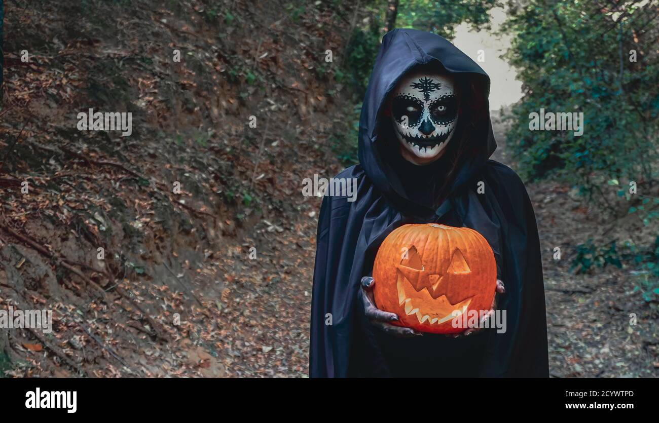 Scary face paint hires stock photography and images Alamy