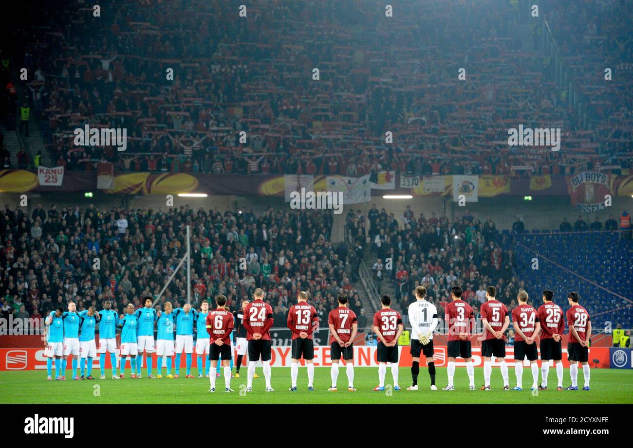 Players of Hannover 96 (blue) and Standard Liege observe a minute of  silence for victims of the Switzerland bus accident before their Europa  League last 16 second leg soccer match in Hanover